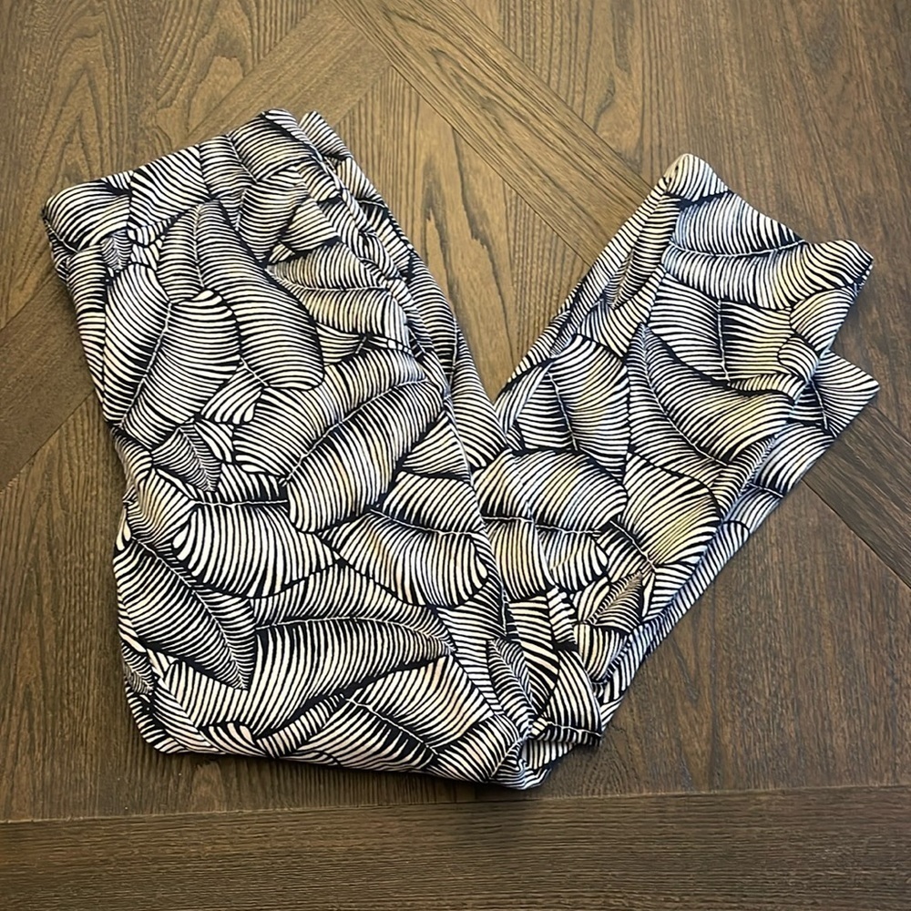 Ann Taylor Black and White Pants Size 4